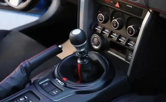 新款斯巴鲁BRZ上市,能否抗衡丰田86和SUPRA?插图6 新款斯巴鲁BRZ上市,能否抗衡丰田86和SUPRA?