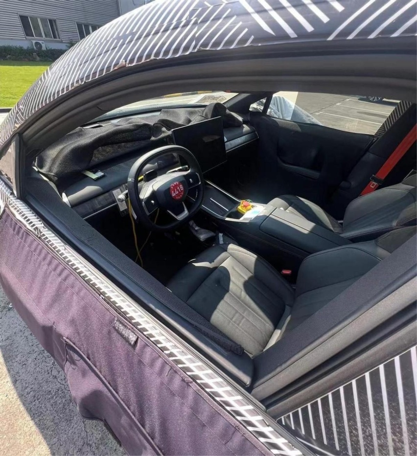 乐道L60黑色内饰曝光,HUD+大横屏,极简风看齐特斯拉?插图1 乐道L60黑色内饰曝光,HUD+大横屏,极简风看齐特斯拉?