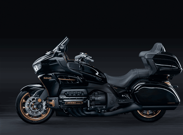 水平对置八缸发动机动力比肩汽车！长城灵魂摩托10月交付