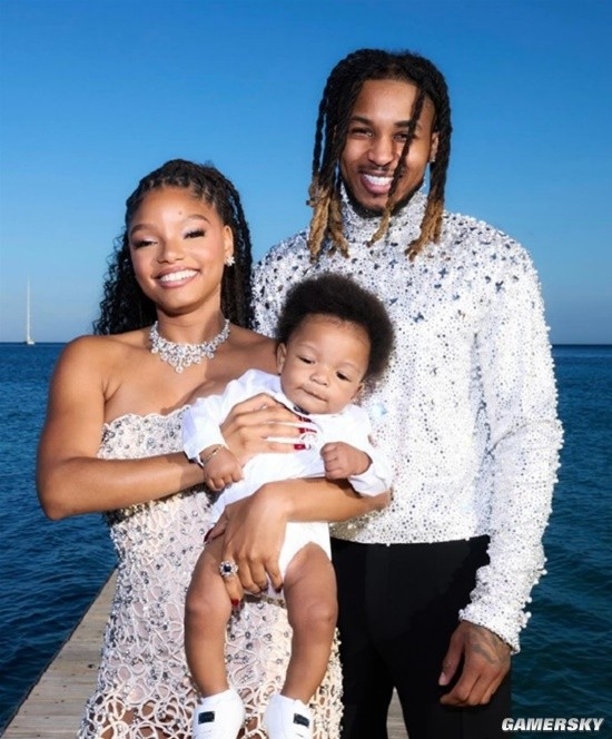 真人版《小美人鱼》黑人女主晒靓照被围观：肤色黑不重要 人很美