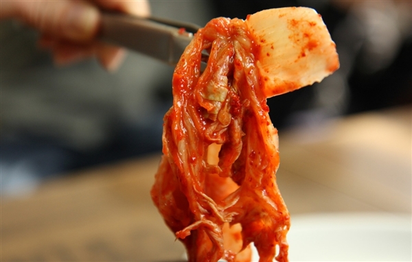 韩国网友抗议将泡菜译成中国辣白菜 集体讨伐网飞纠正:“辛奇”才正宗插图1 韩国网友抗议将泡菜译成中国辣白菜 集体讨伐网飞纠正:“辛奇”才正宗