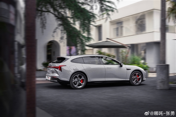 哪吒S猎装车官图公布:颜值、操控、空间要啥有啥插图2 哪吒S猎装车官图公布:颜值、操控、空间要啥有啥