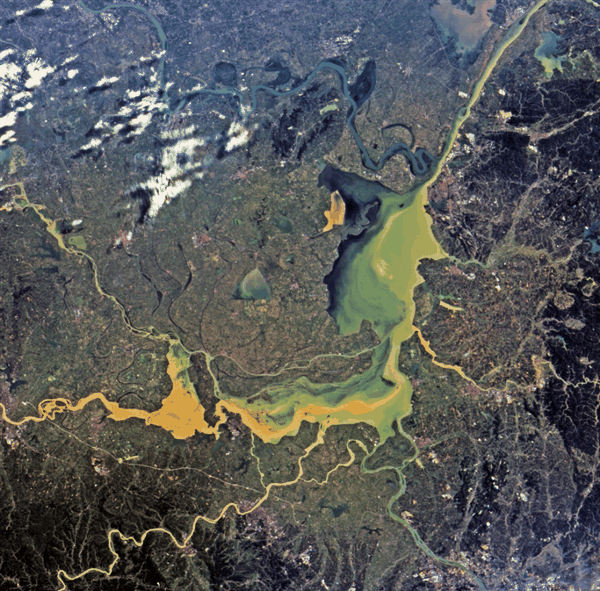 洞庭湖遭洪水涌入前后卫星影像对比图:大片草甸、陆地被完全淹没插图5 洞庭湖遭洪水涌入前后卫星影像对比图:大片草甸、陆地被完全淹没