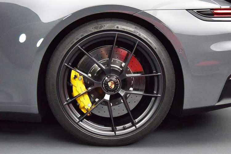 换装3.6T混动,最受欢迎的跑车,全新保时捷911来了!插图7 换装3.6T混动,最受欢迎的跑车,全新保时捷911来了!