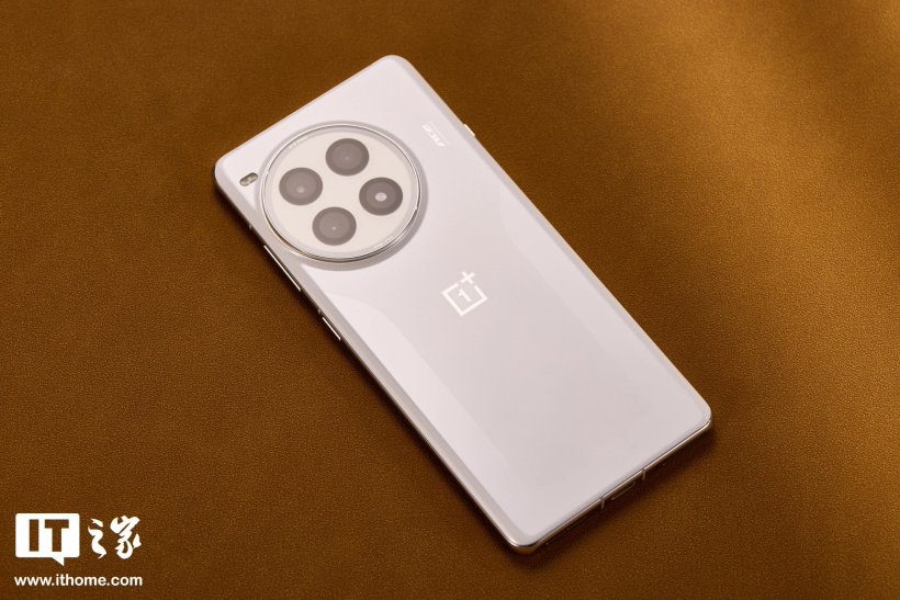 消息称某手机采用 6.78 英寸 1.5K 等深微曲直屏、骁龙 8 Gen3、6200mAh± 电池,预计为一加 Ace 5插图1 消息称某手机采用 6.78 英寸 1.5K 等深微曲直屏、骁龙 8 Gen3、6200mAh± 电池,预计为一加 Ace 5