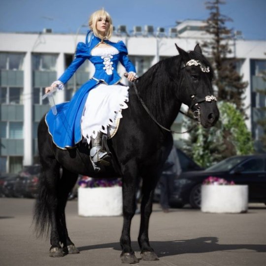 俄妹COS《Fate》Saber 泳装呆毛王靓丽吸睛插图3 俄妹COS《Fate》Saber 泳装呆毛王靓丽吸睛