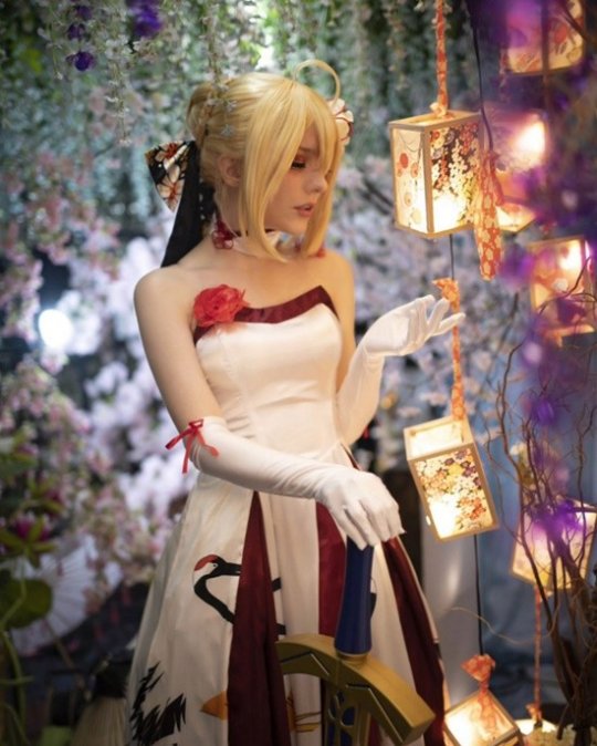 俄妹COS《Fate》Saber 泳装呆毛王靓丽吸睛插图8 俄妹COS《Fate》Saber 泳装呆毛王靓丽吸睛