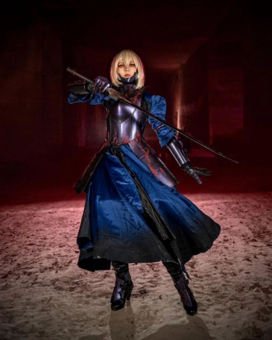 俄妹COS《Fate》Saber 泳装呆毛王靓丽吸睛插图11 俄妹COS《Fate》Saber 泳装呆毛王靓丽吸睛