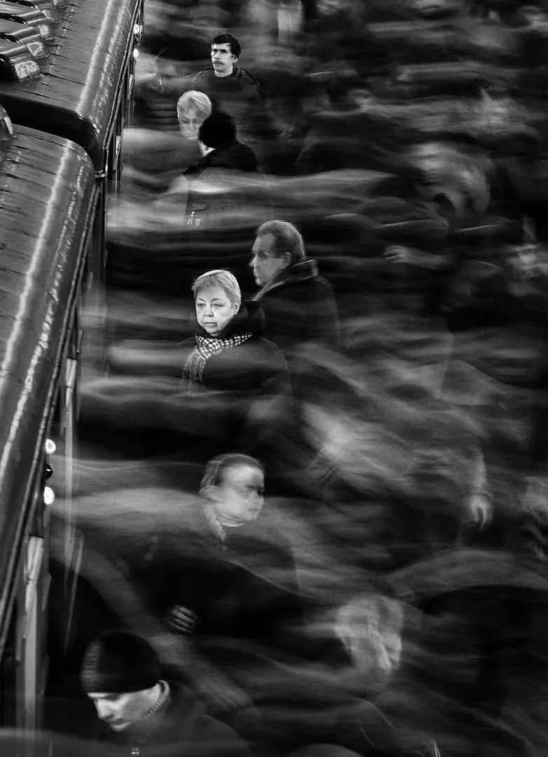 人多的地方不好拍摄?试试这几个思路插图3 人多的地方不好拍摄?试试这几个思路