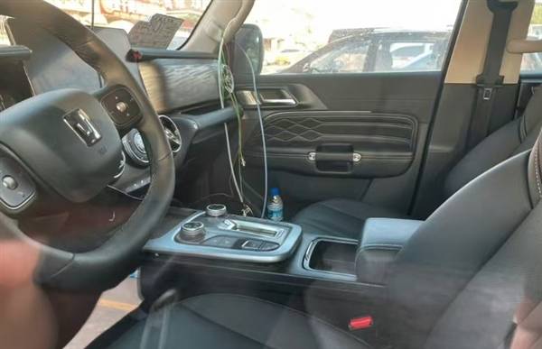 坦克300内饰谍照曝光?官方:假的,测试车!插图 坦克300内饰谍照曝光?官方:假的,测试车!