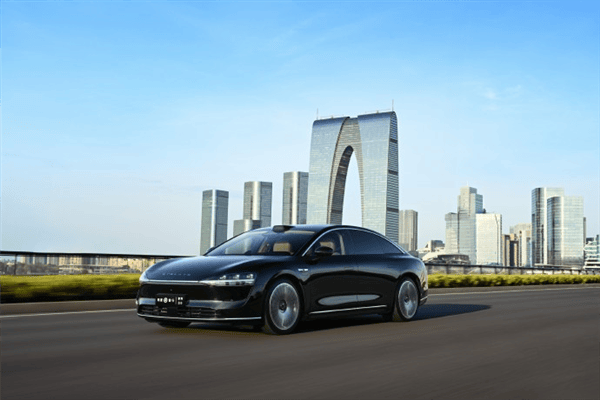 享界S9火了!八成客户直奔顶配,比BBA还香?插图1 享界S9火了!八成客户直奔顶配,比BBA还香?