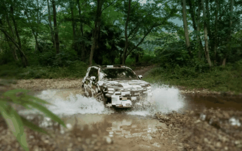 全球首搭字节豆包AI大模型！smart精灵#5伪装车亮相：8月28日首发