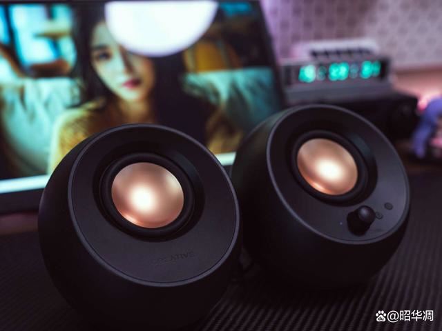 迷你音箱也能嗨翻天! 创新PEBBLE X桌面迷你音箱测评插图2 迷你音箱也能嗨翻天! 创新PEBBLE X桌面迷你音箱测评插图2