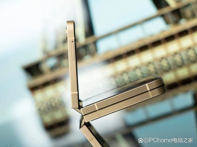 三星第六代折叠屏手机 三星Galaxy Z Flip6评测插图3 三星第六代折叠屏手机 三星Galaxy Z Flip6评测插图3