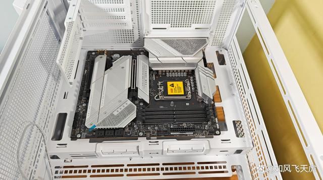 显卡竖着装对性能有影响吗? 实测对比CPU显卡硬盘温度插图19