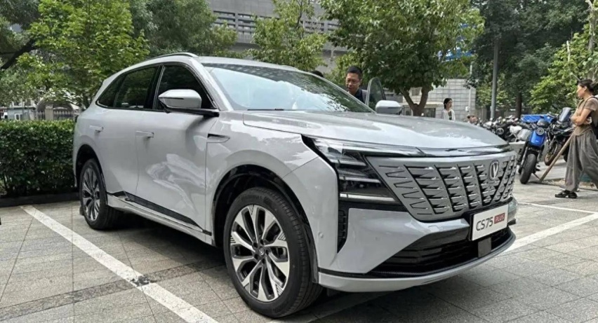 外观升级，配置提升，前排三大屏，长安新CS75 PLUS或四季度上市