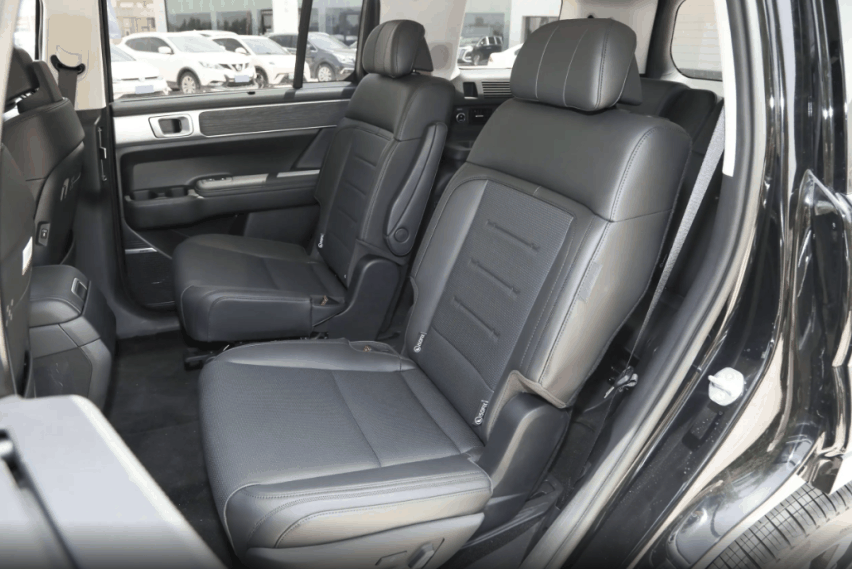 全新现代胜达,标配2.0T+8AT,三种座椅布局,这次能卖好吗?插图5 全新现代胜达,标配2.0T+8AT,三种座椅布局,这次能卖好吗?