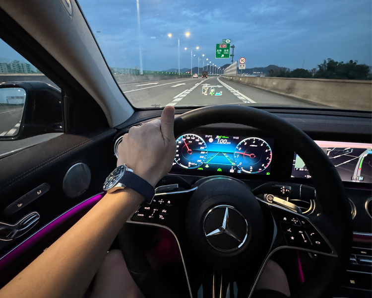 23款奔驰E300改装23P驾驶辅助系统，安全与舒适的完美结合