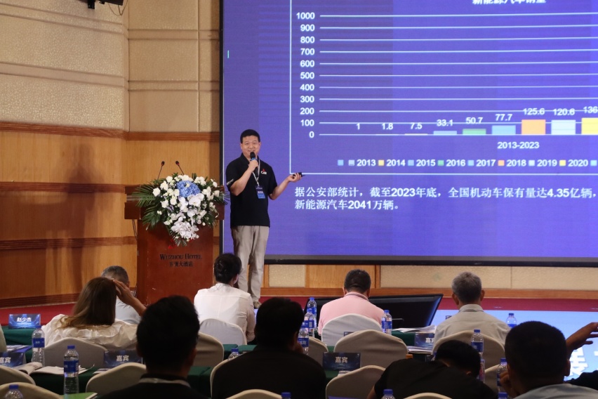 “时代拐点下的车界发展之未来”全国巡回论坛 在郑州隆重开幕插图9 “时代拐点下的车界发展之未来”全国巡回论坛 在郑州隆重开幕