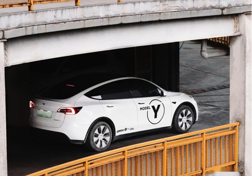 司机车内挂美国国旗被退役军人怀疑间谍身份，司机真的做错了吗？