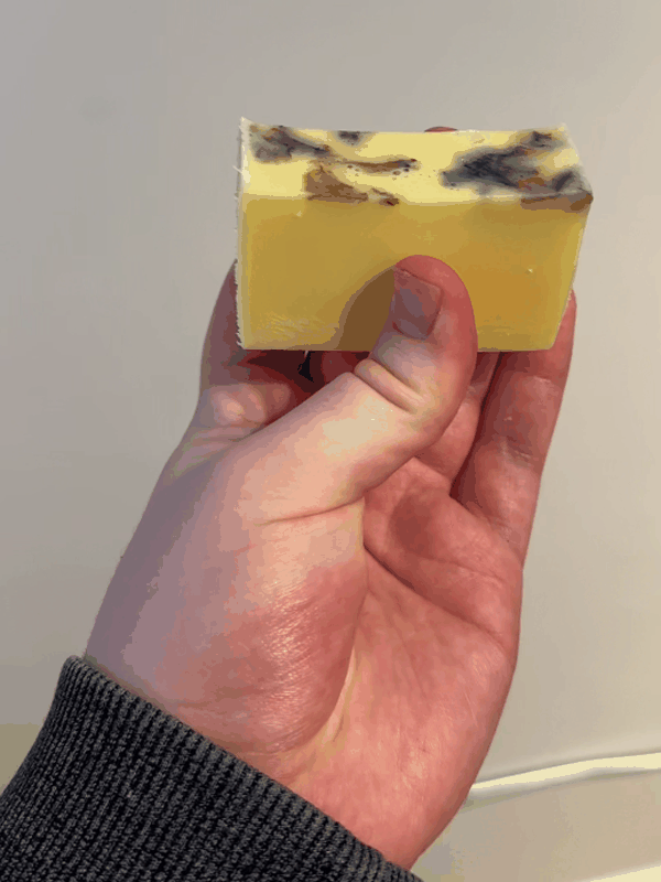 美国网红用自己的脂肪做了一块肥皂！还拿它洗手