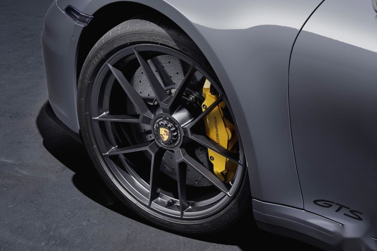 换装3.6T混动,最受欢迎的跑车,全新保时捷911来了!插图6 换装3.6T混动,最受欢迎的跑车,全新保时捷911来了!