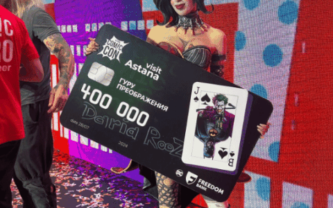 小姐姐COS《无主之地3》莫西：妖娆形象完美还原