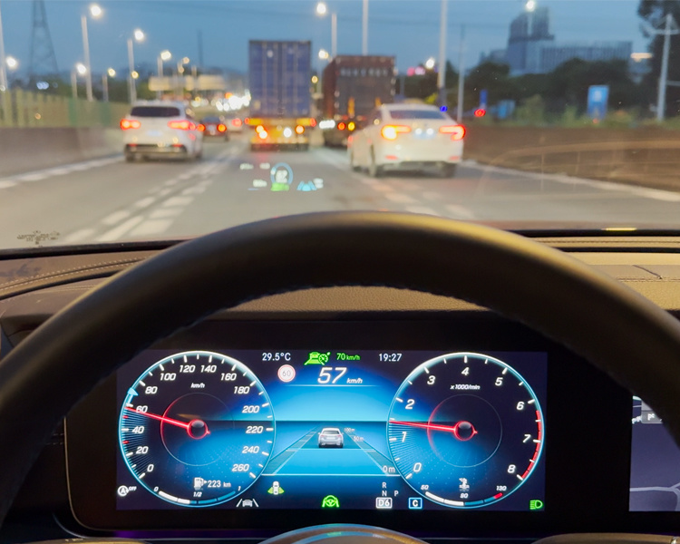 23款奔驰E300改装23P驾驶辅助系统，安全与舒适的完美结合