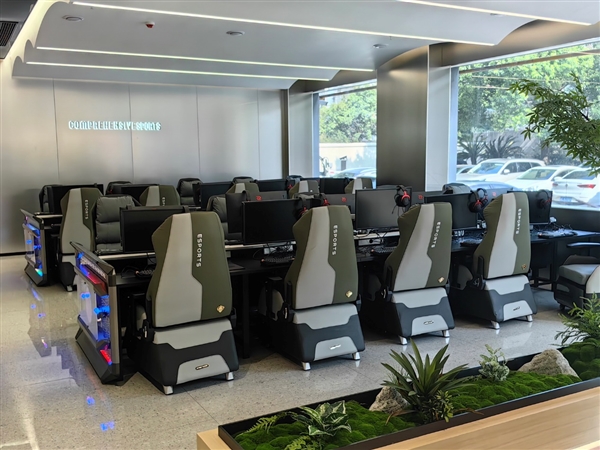 171台都是i9-14900K!全国最大全场i9K网咖开业 曾经的网吧彻底变了插图6 171台都是i9-14900K!全国最大全场i9K网咖开业 曾经的网吧彻底变了