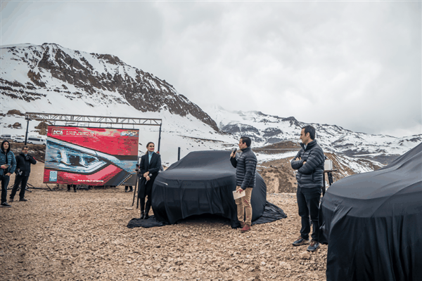 为了展现耐寒实力 比亚迪在雪山上开了场发布会插图 为了展现耐寒实力 比亚迪在雪山上开了场发布会
