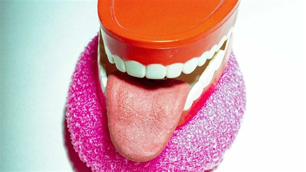 长宽都有7.9cm、可同时舔4颗棒棒糖:美国女子舌头太猛了插图4 长宽都有7.9cm、可同时舔4颗棒棒糖:美国女子舌头太猛了