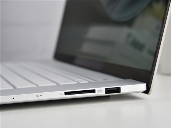 28W功耗跑出竞品近90W性能！华硕灵耀16 Air上手