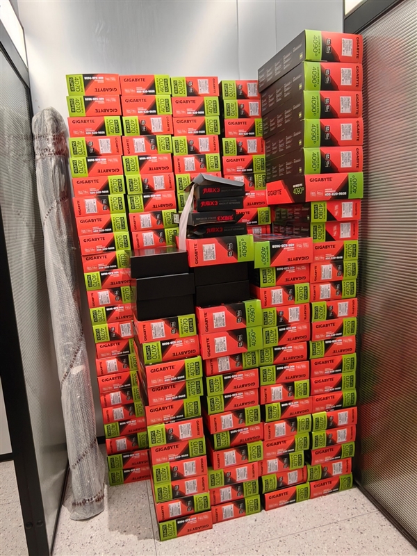 171台都是i9-14900K!全国最大全场i9K网咖开业 曾经的网吧彻底变了插图9 171台都是i9-14900K!全国最大全场i9K网咖开业 曾经的网吧彻底变了