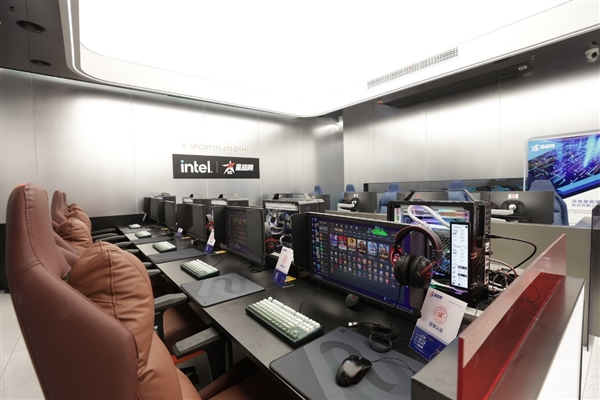 171台都是i9-14900K!全国最大全场i9K网咖开业 曾经的网吧彻底变了插图4 171台都是i9-14900K!全国最大全场i9K网咖开业 曾经的网吧彻底变了