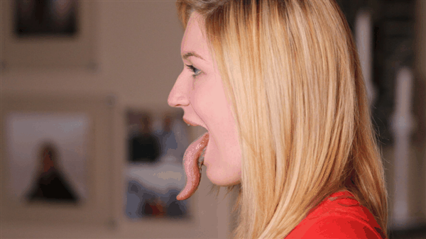 长宽都有7.9cm、可同时舔4颗棒棒糖:美国女子舌头太猛了插图5 长宽都有7.9cm、可同时舔4颗棒棒糖:美国女子舌头太猛了