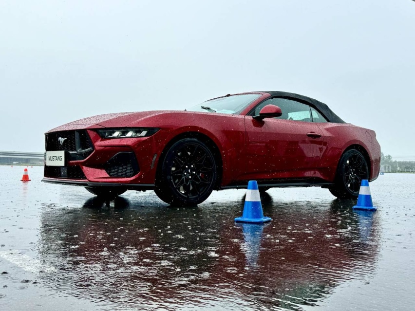 短试福特全新一代Mustang:暴雨中感受汽油味信仰插图9 短试福特全新一代Mustang:暴雨中感受汽油味信仰插图9