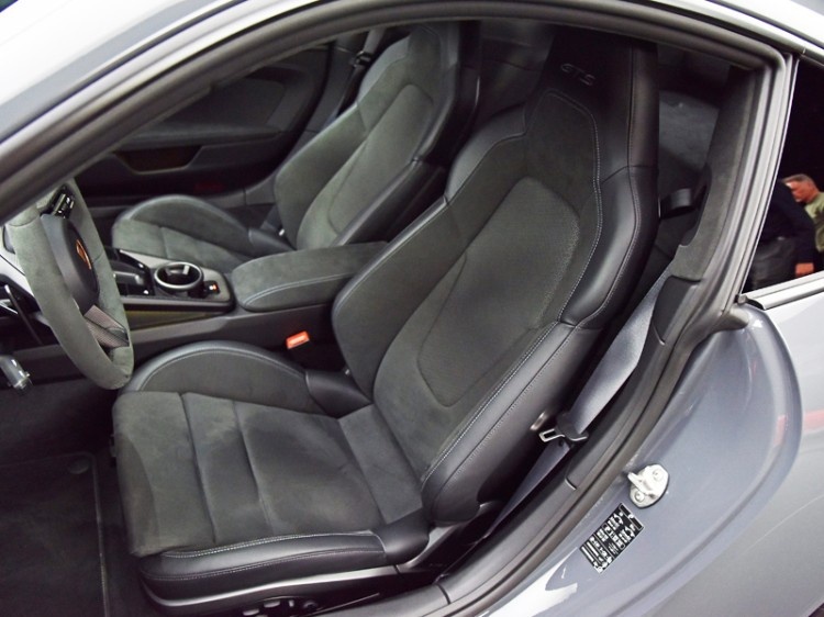 换装3.6T混动,最受欢迎的跑车,全新保时捷911来了!插图17 换装3.6T混动,最受欢迎的跑车,全新保时捷911来了!