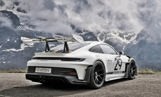 国内落地超700万!保时捷911 GT3 RS冠军致敬特别版发布插图2 国内落地超700万!保时捷911 GT3 RS冠军致敬特别版发布