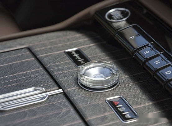 硬派感十足 全新林肯领航员亮相2024圆石滩车展插图8 硬派感十足 全新林肯领航员亮相2024圆石滩车展