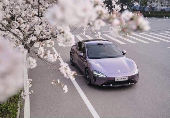 30万元预算,2025款极氪001和小米SU7选谁更有性价比?插图1 30万元预算,2025款极氪001和小米SU7选谁更有性价比?