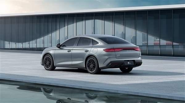 油耗仅2.9L工业奇迹！比亚迪秦L DM-i 7月爆卖32941辆