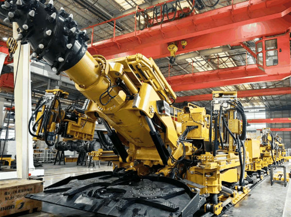 大国重器!146.1吨重JMY200迈步式掘锚运一体机安装调试完毕插图 大国重器!146.1吨重JMY200迈步式掘锚运一体机安装调试完毕