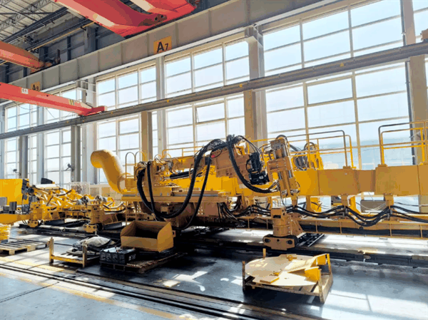 大国重器!146.1吨重JMY200迈步式掘锚运一体机安装调试完毕插图1 大国重器!146.1吨重JMY200迈步式掘锚运一体机安装调试完毕