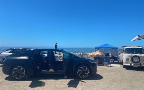 造车10年交付13辆 我很欣慰！贾跃亭自驾FF 91晒照：其它车辆只能看到它的尾灯