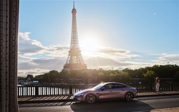 官方公布小米SU7巴黎之旅PC、手机壁纸 赶紧来换插图7 官方公布小米SU7巴黎之旅PC、手机壁纸 赶紧来换