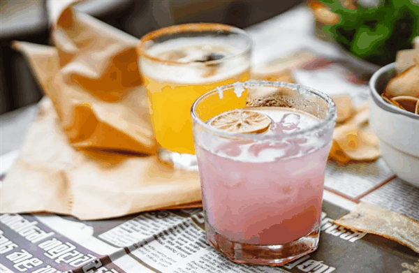 男子打球后喝了口冰饮料心肌梗死 医生：冰饮料增加心脏负担