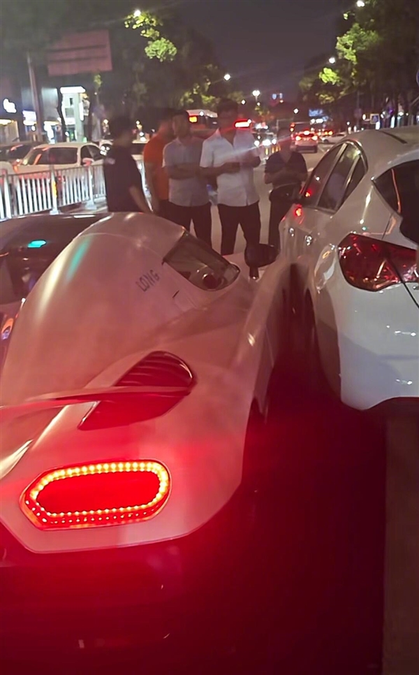 别克跨实线撞上 负全责定损406万：定损结果没出 科尼塞克车主称不会为难对方