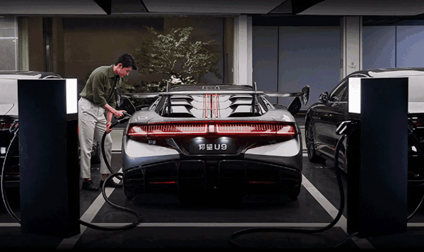 比亚迪百万超跑 仰望U9支持双枪快充:功率500千瓦插图 比亚迪百万超跑 仰望U9支持双枪快充:功率500千瓦