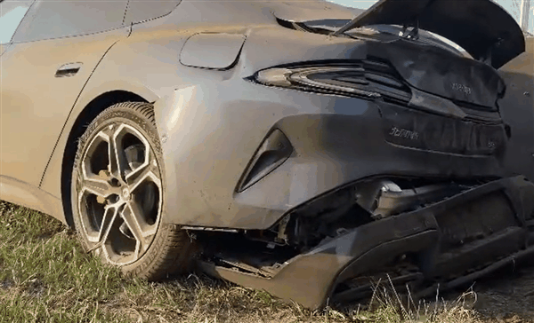 驾驶小米SU7上墙后 车手:不太敢开国内赛道了插图1 驾驶小米SU7上墙后 车手:不太敢开国内赛道了