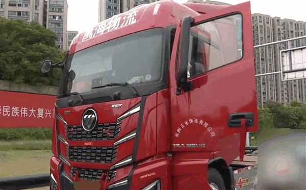 新车买来一个月两次起火 车主:像开着一个定时炸弹插图1 新车买来一个月两次起火 车主:像开着一个定时炸弹